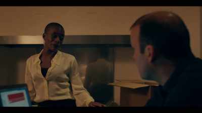 Mas a Maddy diz que deve haver
empregos com o Simon Harris. - Years and Years