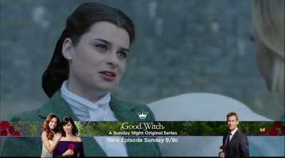 - Mas ele é um príncipe nato.
- Não para mim. - Royally Ever After