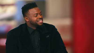 Mas essas tradições
são muito importantes e… - Pentatonix: Around the World for the Holidays