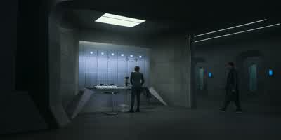 Master Chief is escorting Makee to the secure room. - Halo