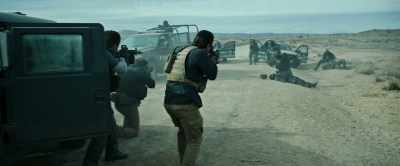  [Matt] -Down!
- [man 1] Help. - Sicario: Day of the Soldado