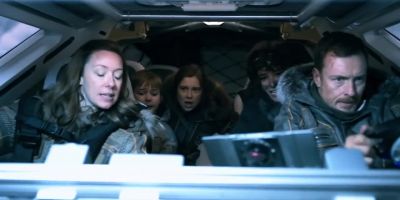 -[Maureen] Come on. Come on.
-Oh, my God! - Lost in Space