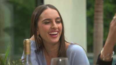 Mauricio wants Alexia to dive right in, - Buying Beverly Hills