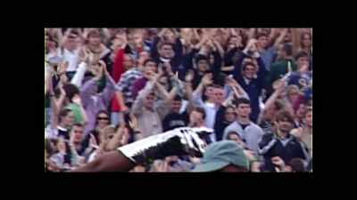 Max has got this massive
glove on, it's all steel. - Oasis: Knebworth 1996