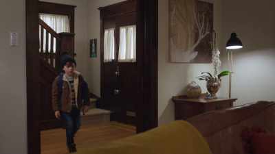 - Max, honey.
Can you come in here? - Resident Alien