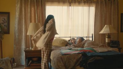Max? Wake up. - Everybody Loves Somebody