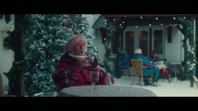 May I have…
[in German] more mulled wine, please? - The Claus Family 3