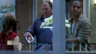 - May I help you?
- We're with Upper Valley Insurance. - Prison Break
