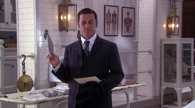 - May I take this...
- Yes. - Murdoch Mysteries