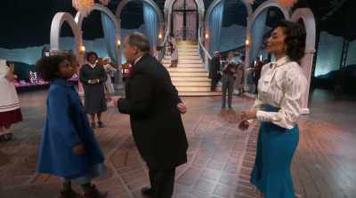 - May I take your
coat, Miss? - Annie Live!
