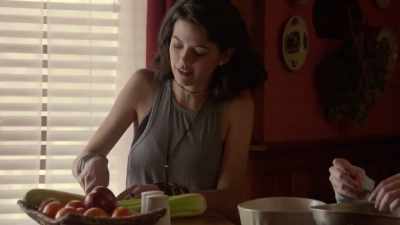 -Maya's obsessed with Isaac's son.
-We're just friends. - The Unsettling