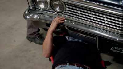 Maybe I can get it
through here, Junior. - Shorty's Dream Shop