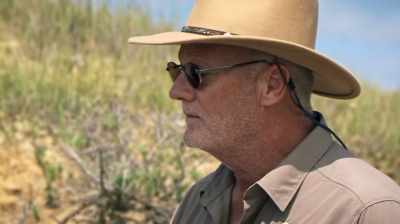 MAYBE I CAN JOIN THE TWO PIECES
BACK TOGETHER - Dino Hunters