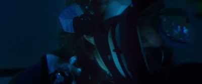 - Maybe it was a different boat.
- We would've heard it arrive. - 47 Meters Down
