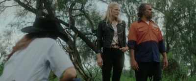 - Maybe it's a croc
or a pack of dingoes. - Rippy