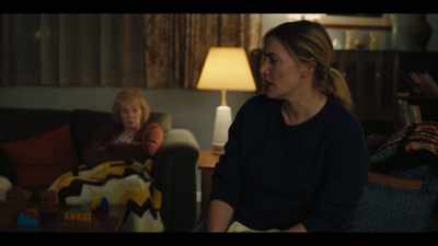 -Maybe it's a serial killer.
-Christ, Mom. - Mare of Easttown