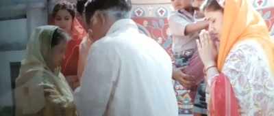 Maybe madam Harleen
will treat us well. - Sui Dhaaga - Made in India