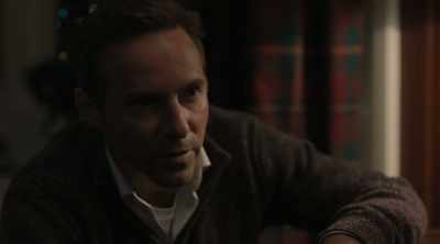 - Maybe you should take a couple days off.
- No, I can't. - The Wizard of Lies