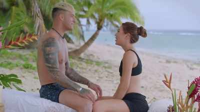 - Maybe... (SQUEALS)
(BOTH CHUCKLE) - FBOY Island NZ