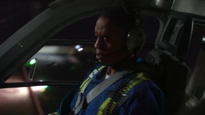 Mayday! Mayday!
We're coming in hot. - 9-1-1