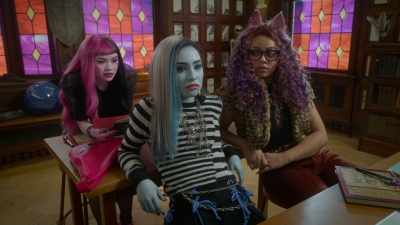 - Mayonnaise? On it.
- [bell rings] - Monster High: The Movie