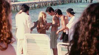 Me casé en bikini y Tommy en shorts. - Pamela, A Love Story