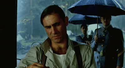 Me gusta tenerlo cerca, doctor. - Pan's Labyrinth