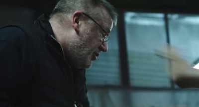 Mean it. Your eyes.
You're looking down there, down there. - Jawbone