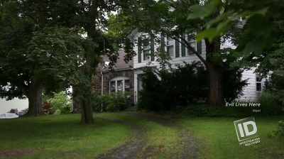 MEANWHILE, AS DAN BARBER
CONTINUES HIS INVESTIGATION, - The Lake Erie Murders