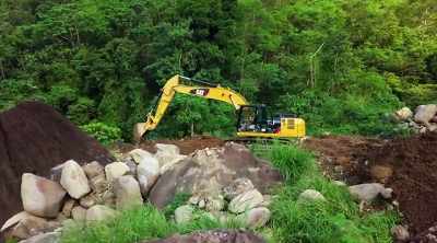 ‐ Meanwhile, Brad
continues the excavation - Lost Gold of World War II