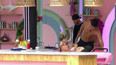 MEANWHILE, NOT EVERYONE IS GOOD
AT THIS. - Love Island
