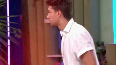 MEANWHILE, RESIDENT BROMEO ZAC
NEEDS HELP ASKING ELIZABETH A - Love Island