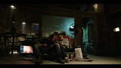 -Meat?
-[exhales] It's ground meat. - Travelers