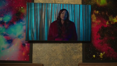"Med sin nya låt 'Sticks and Stones'" - A New Diva's Christmas Carol