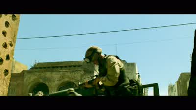 Medic! Medic! Joyce! Joyce! Come on, help me pick him up! Get us off this fucking street! Where's th - Black Hawk Down