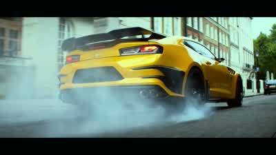 Meet me around back, bee. - Transformers: The Last Knight