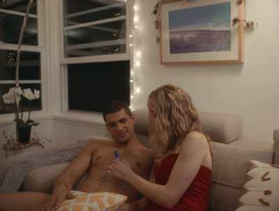 - Meg. Truth or dare?
- Please. - Straight Up