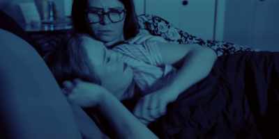 (Megan sniffs and cries)
(slow tense music) - Night of the Dead Sorority Babes