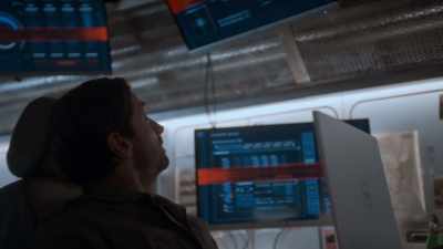 - Mel wants us to lock down the Engine?
- What would you lock down for? - Snowpiercer