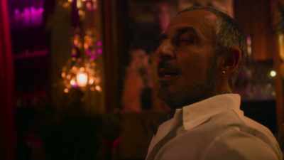 - Melanie Cavill came asking about you today.
- What'd you tell her? - Snowpiercer