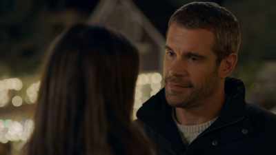 Melanie, I-I need
to tell you something. - Navigating Christmas