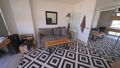 [Melanie] I'm giving this room
a complete style overhaul. - How To Build a Sex Room