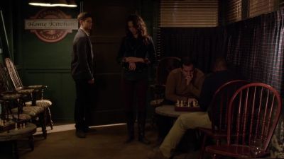 MELISSA GIVE YOU A CURFEW? - Pretty Little Liars