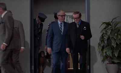 [ Men Chattering ] - The Barefoot Executive