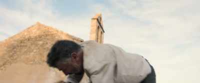[men grunting] - Gunfight at Dry River