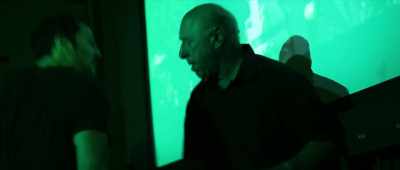 (men grunting)
(tense music) - Lost Angelas