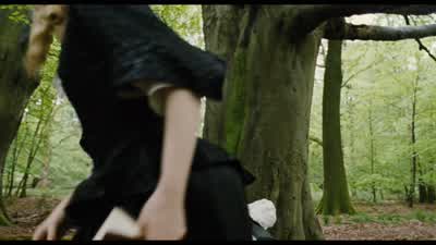 Men should not sneak up on women. - The Favourite