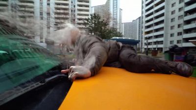          (men shouting)
        (siren wailing) - The Strain