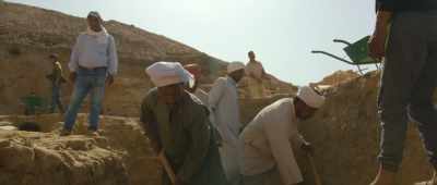 [men speaking Arabic] - Secrets of the Saqqara Tomb