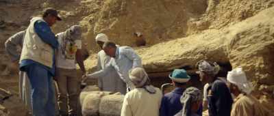 [men speaking Arabic] - Secrets of the Saqqara Tomb